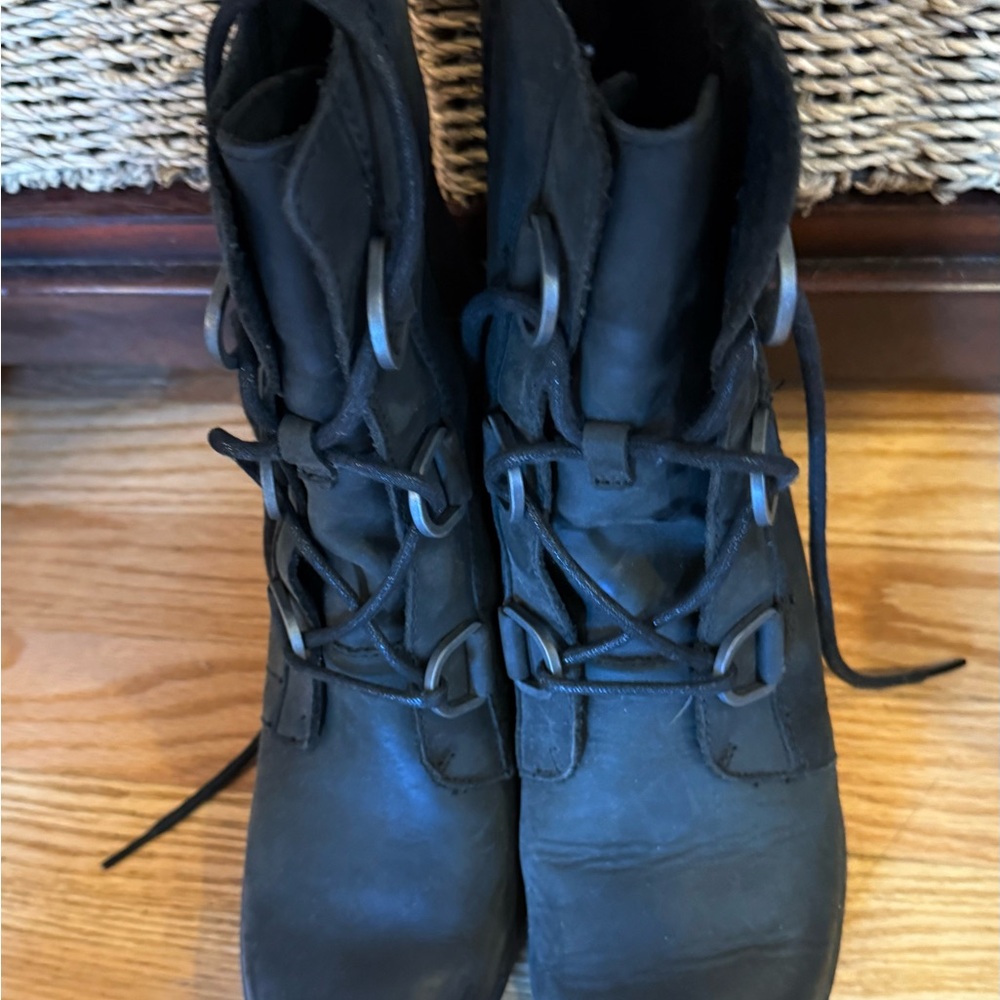 Sorel Black Lace-Up Women's Boots